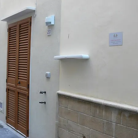 Carlo V - Centro Storico Apartment *